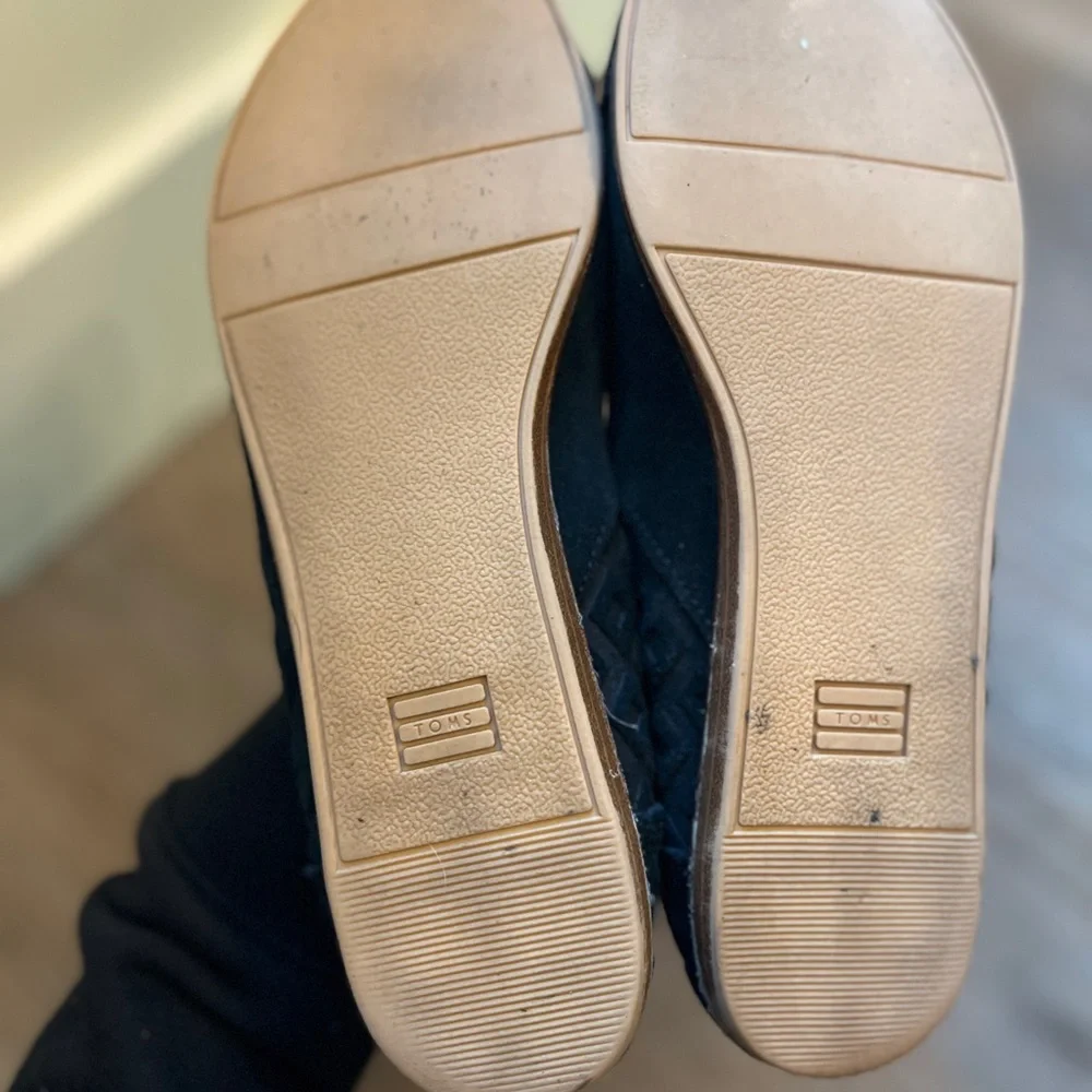 TOMS Black Suede Ballet Flats Size 9 - Picture 7 of 7